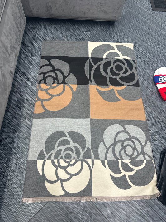 The Anna floral blanket scarf