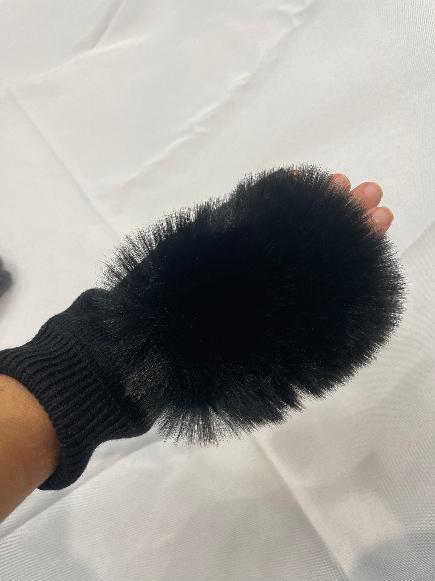 Faux fur front fingerless wool gloves