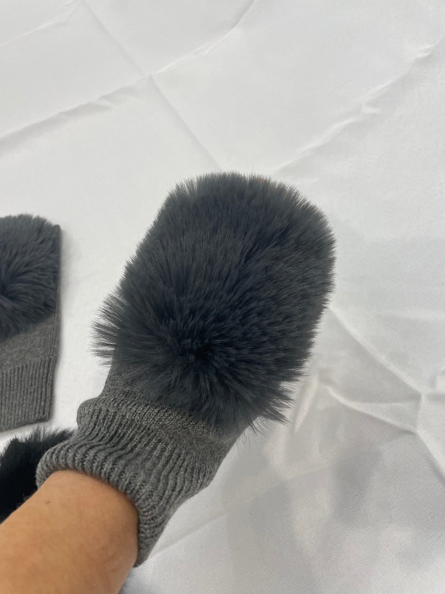 Faux fur front fingerless wool gloves
