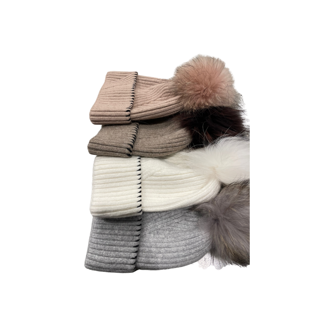 Ribbed knit pattern with stitching on brim